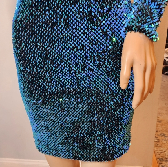 NWT Motel Rock Blue Green Iridescent Sequin long sleeve mini dress. Size XS. - Picture 8 of 17